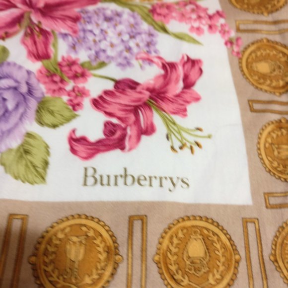 ๐โจ Vintage Burberry Square Scarf - Picture 2 of 5